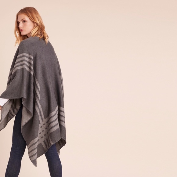 BB Dakota Poncho in Charcoal - Picture 2 of 6